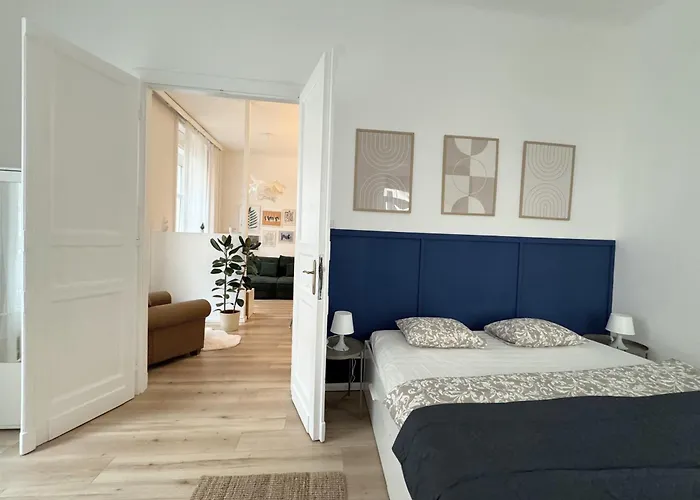 Danube Escapes Budapest- 3Br Apartment