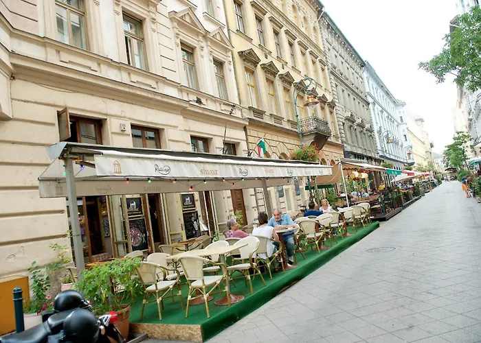 Danube Escapes Budapest- 3Br Apartment